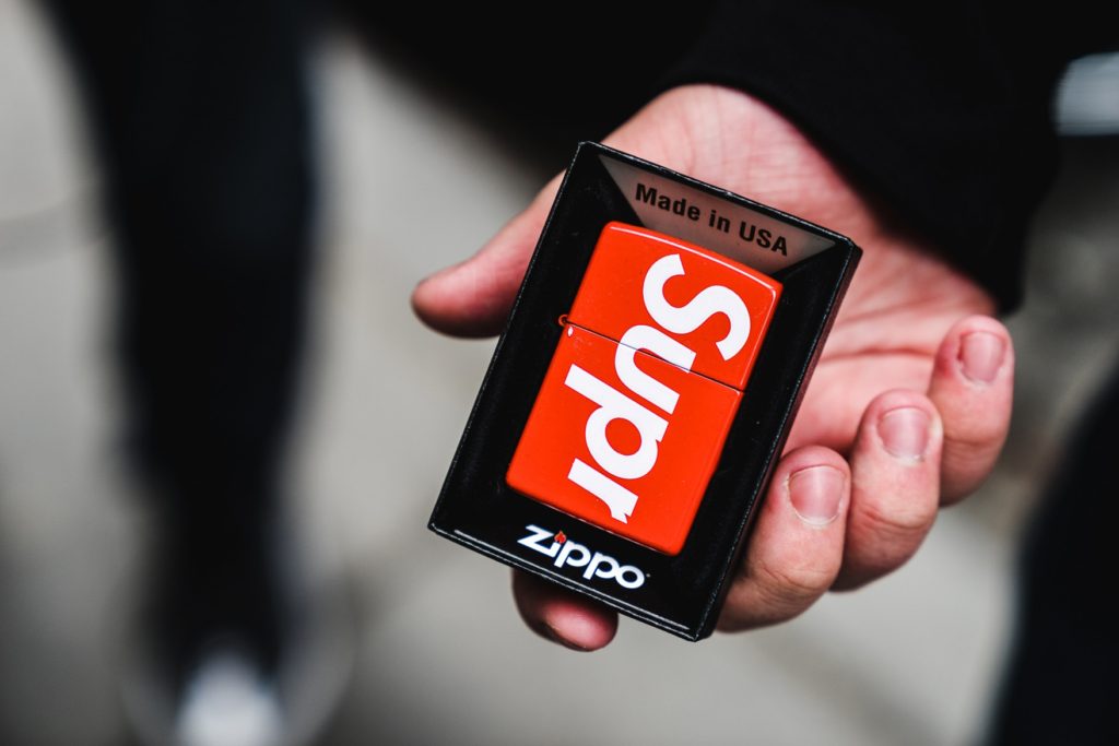 Zippo Supreme SS18 - Hàng Chính Hãng Supreme x Zippo uy tín