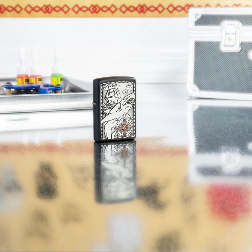 bat-lua-zippo-48120-ship-shark-emblem-design-mau-den-op-noi-la-ban