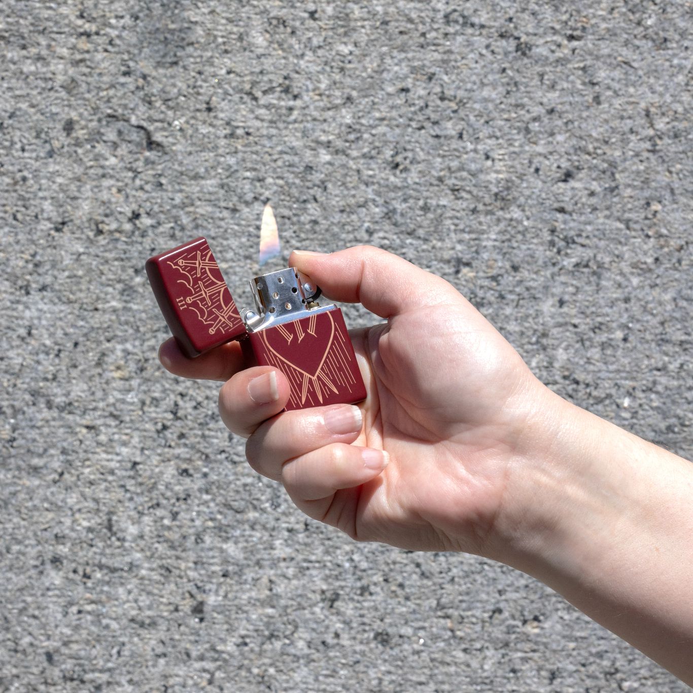 bat-lua-zippo-mau-do-khac-laser-la-bai-tarot-3-kiem