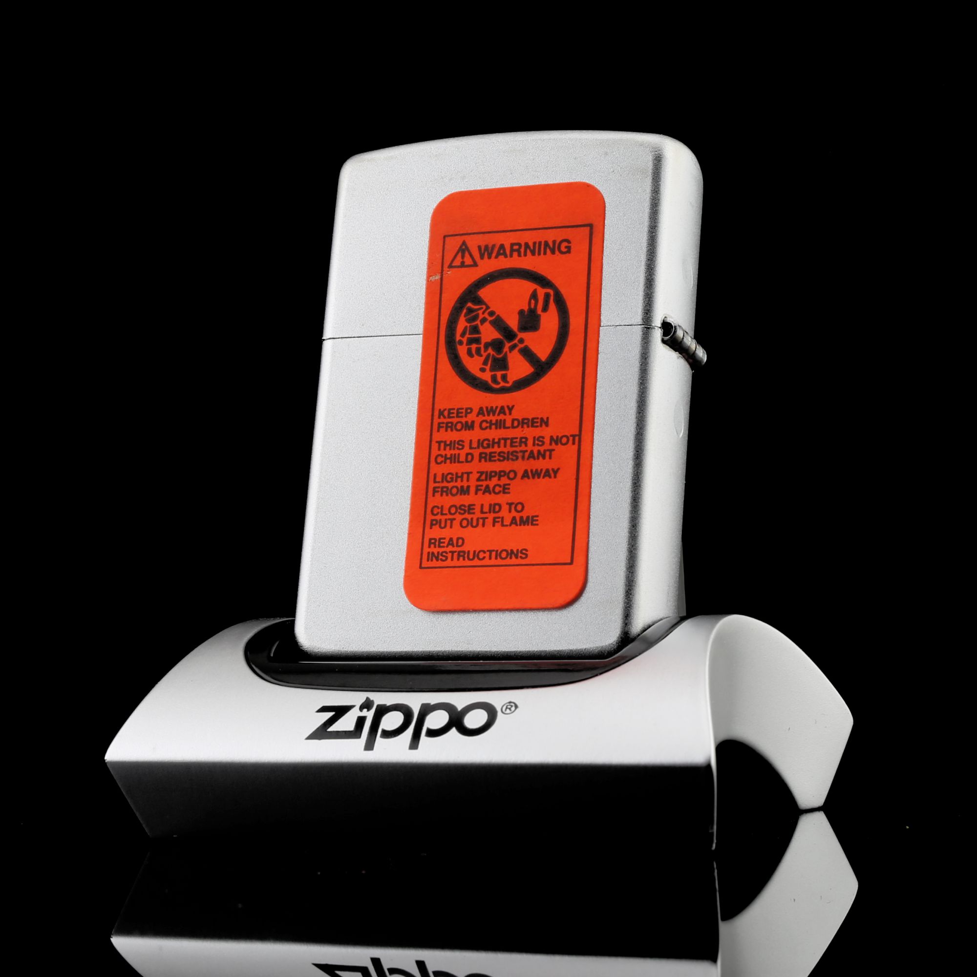 Zippo-UNITED-STATES-AIR-FORCE-RETIRED-SATIN-K-XVI-2000-co-dien-thoi-chien-quan-go-vap