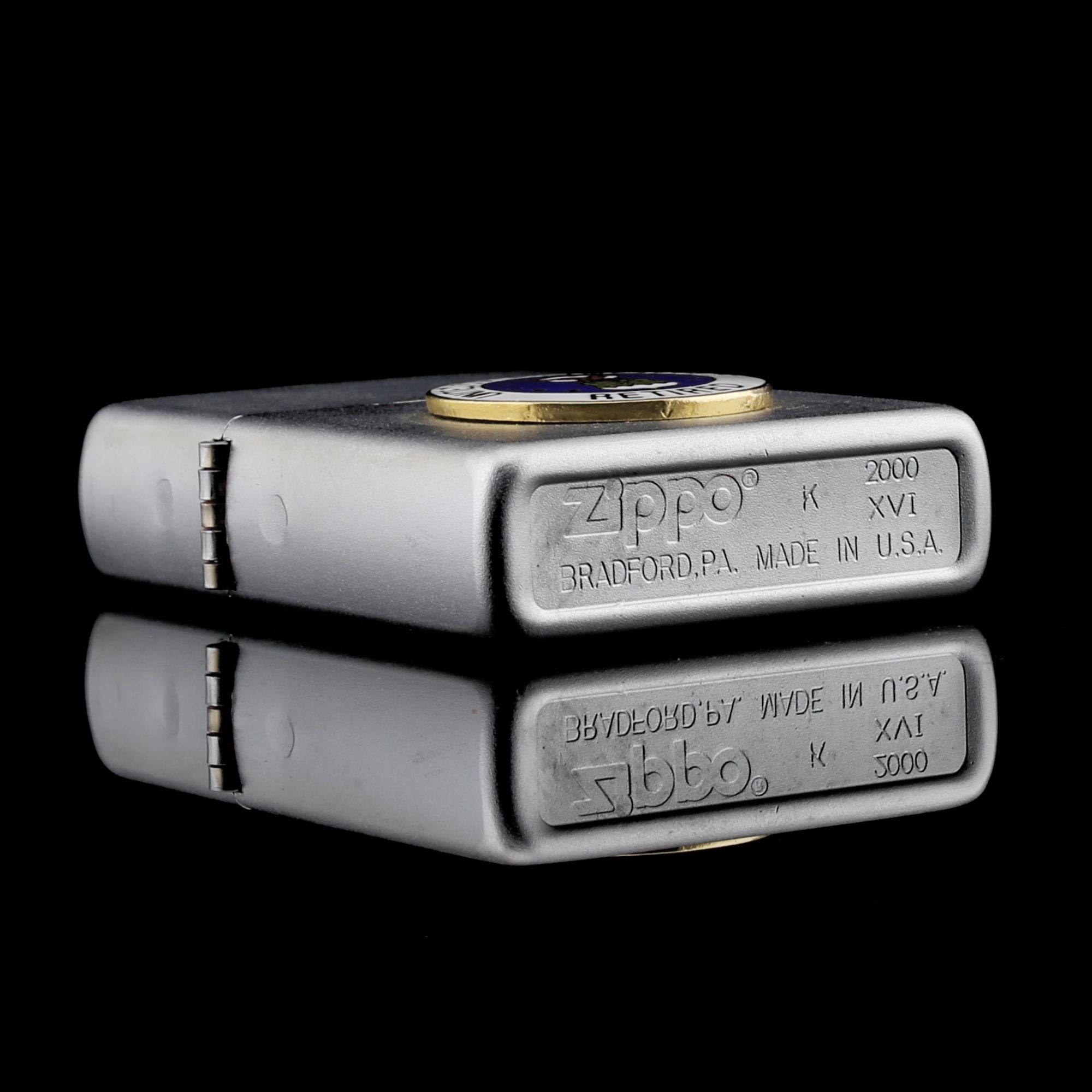 Zippo-UNITED-STATES-AIR-FORCE-RETIRED-SATIN-K-XVI-2000-co-dien-thoi-chien-cua-hang-zippo-uy-tin