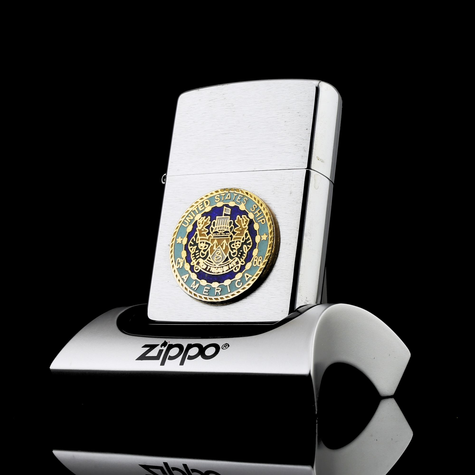 Zippo-UNITED-STATES-SHIP-AMERICA-CV-68-XVL-L-2000-don-gian-zippo-chien-tranh-gia-tri-dat-tien-quan-1