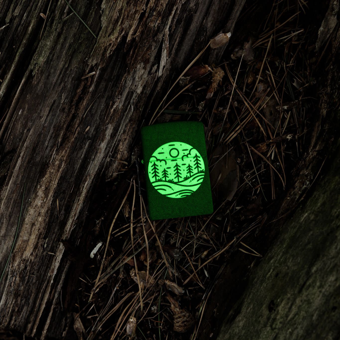 bat-lua-zippo-46287-moonlit-field-design-540-color-glow-in-the-dark