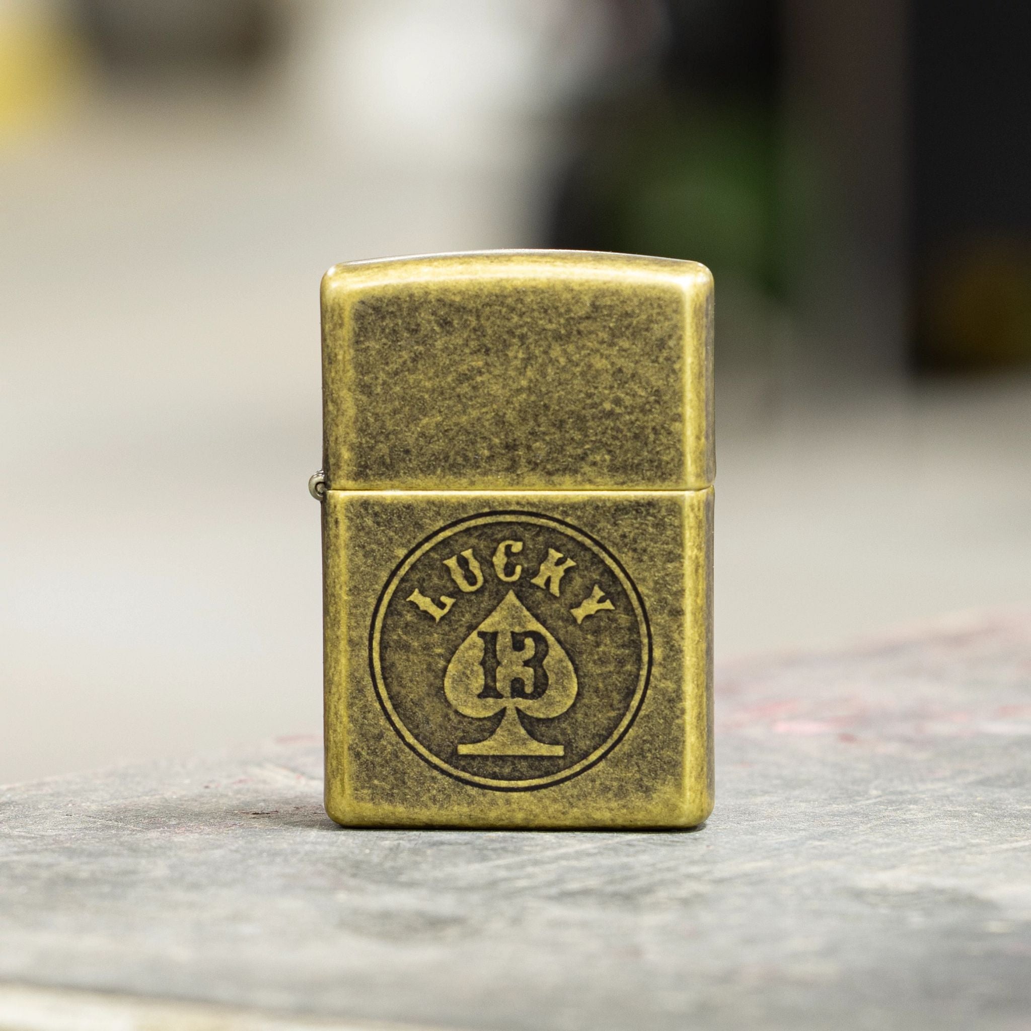 bat-lua-zippo-47148-lucky-13-antique-brass