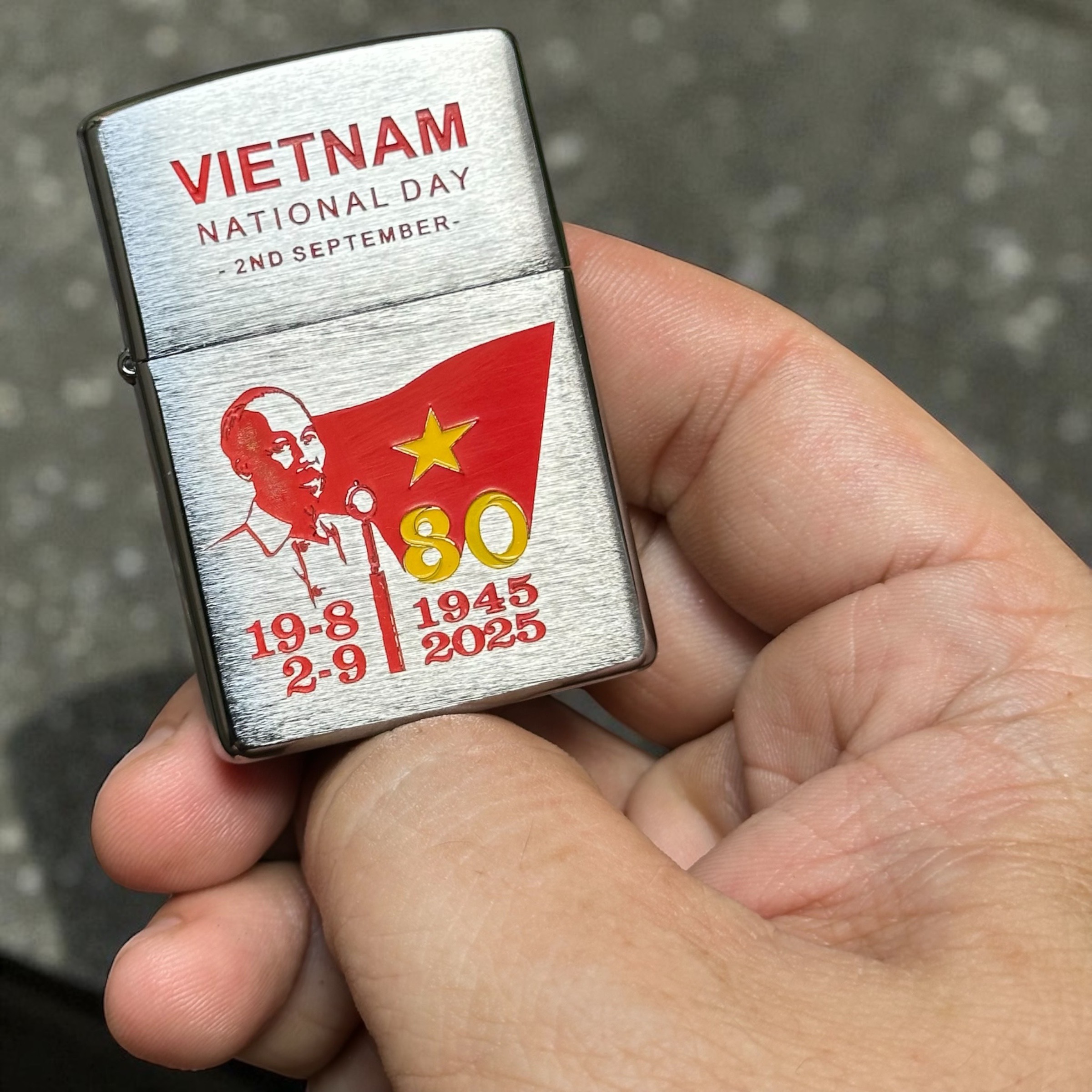 bat-lua-zippo-ky-niem-80-nam-quoc-khanh-viet-nam-ban-day-dac-biet-moc-2025
