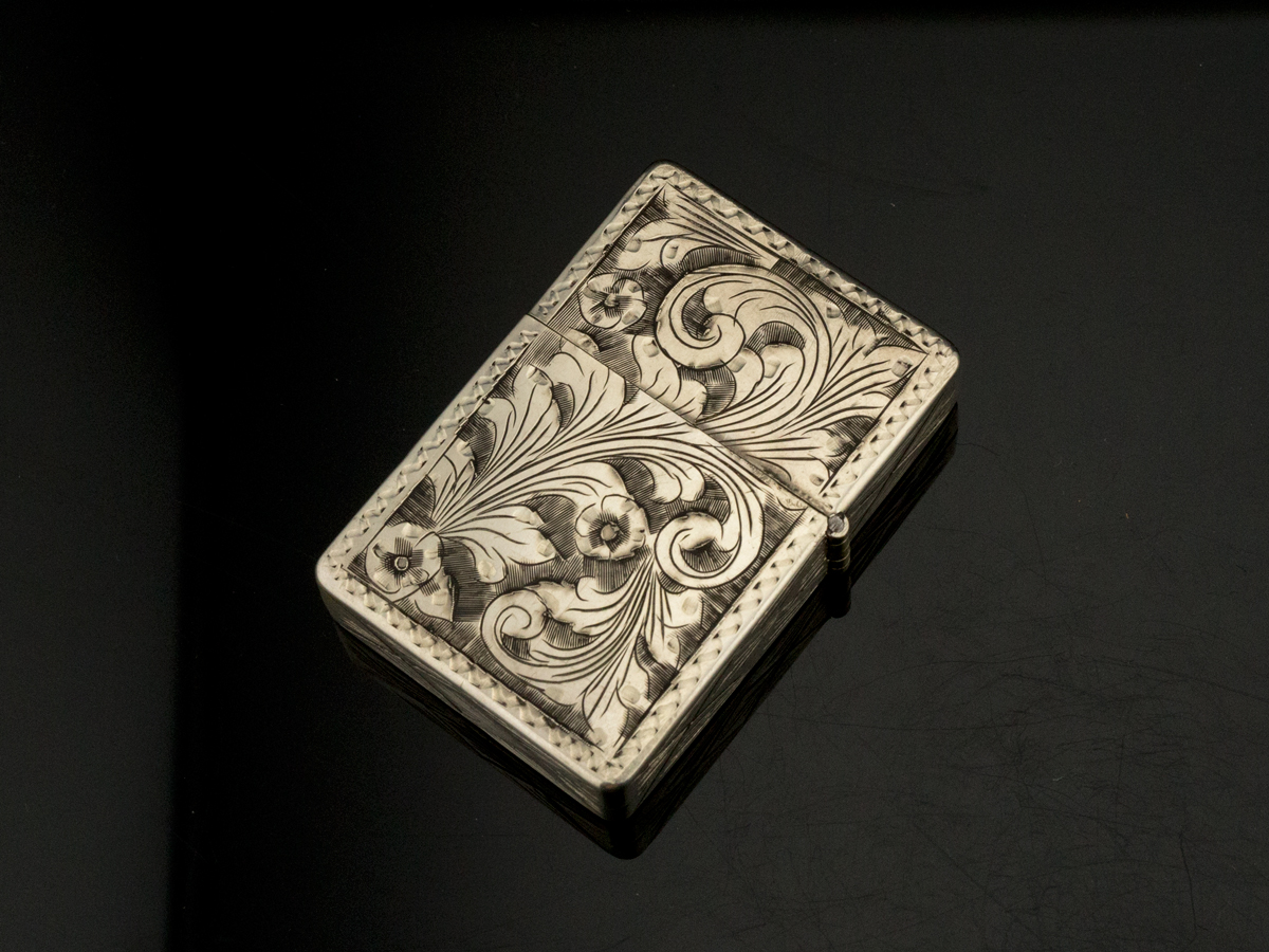 bat-lua-zippo-1950-bac-khoi-y-hoa-van-khac-tay-sieu-hiem-new-qua-tang-sep