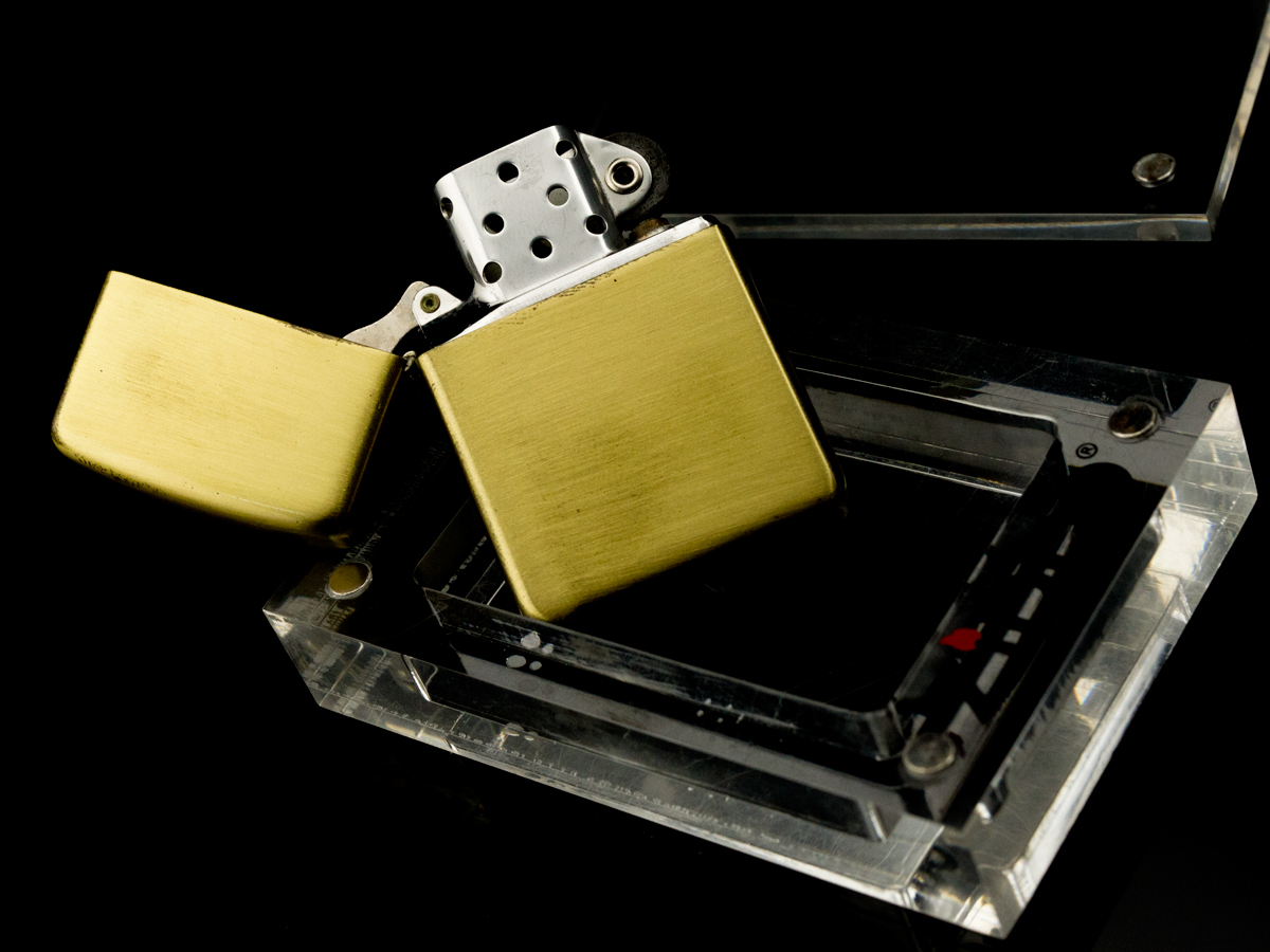 bat-lua-zippo-1958-dong-nguyen-khoi-sieu-hiem-nham-qua-bieu-sep