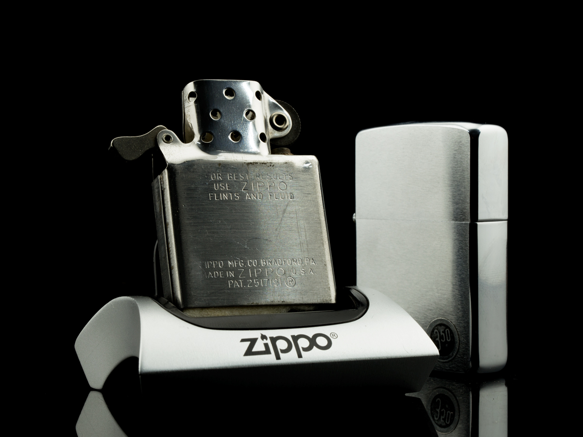 bat-lua-zippo-19590-chu-xeo-8-cham-pat2517191-chrome-tron-troc-nhe-qua-sinh-nhat-truong-phong