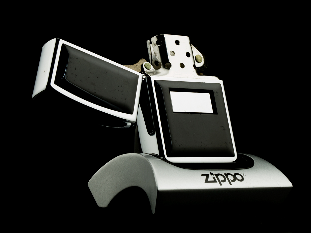 may-lua-zippo-1987-ultralite-op-noi-den