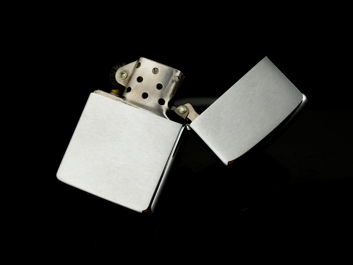 bat-lua-zippo-1988-naval-air-station-norfolk-virginia-mạ-chrome-trang