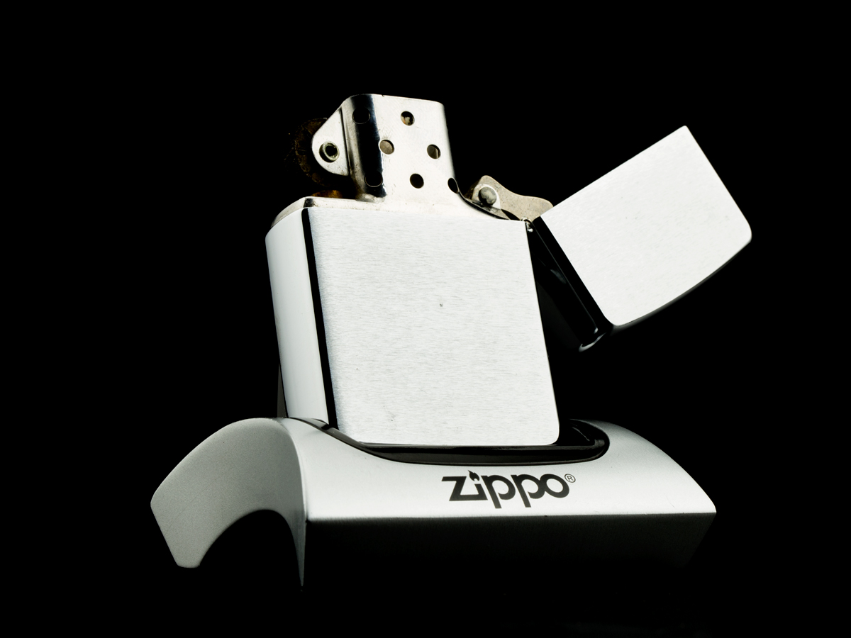 bat-lua-zippo-1989-chim-cong-town-and-country-qua-bieu-sep