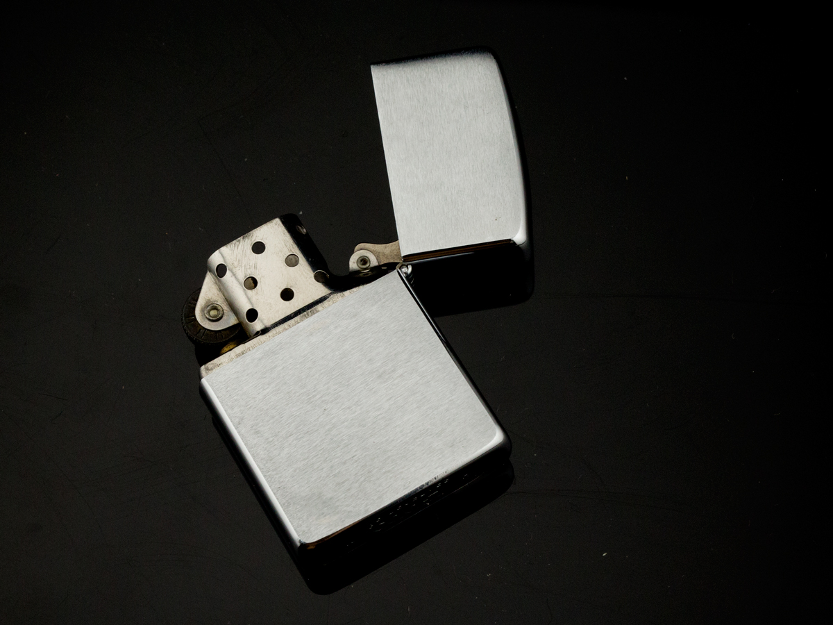 bat-lua-zippo-1989-elvis-presley-chrome-tron-bong-trang