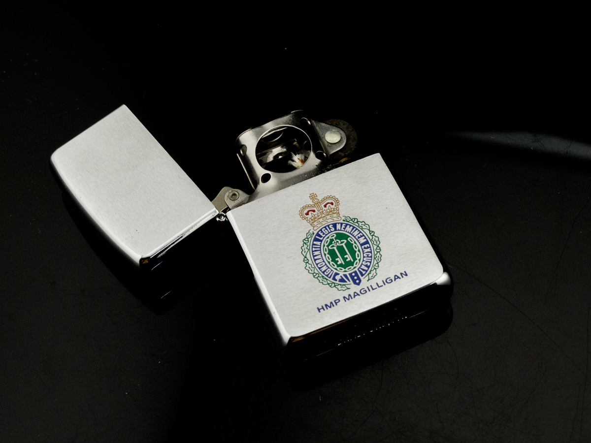 bat-lua-zippo-1989-hmp-magilligan-hut-dieu-cay