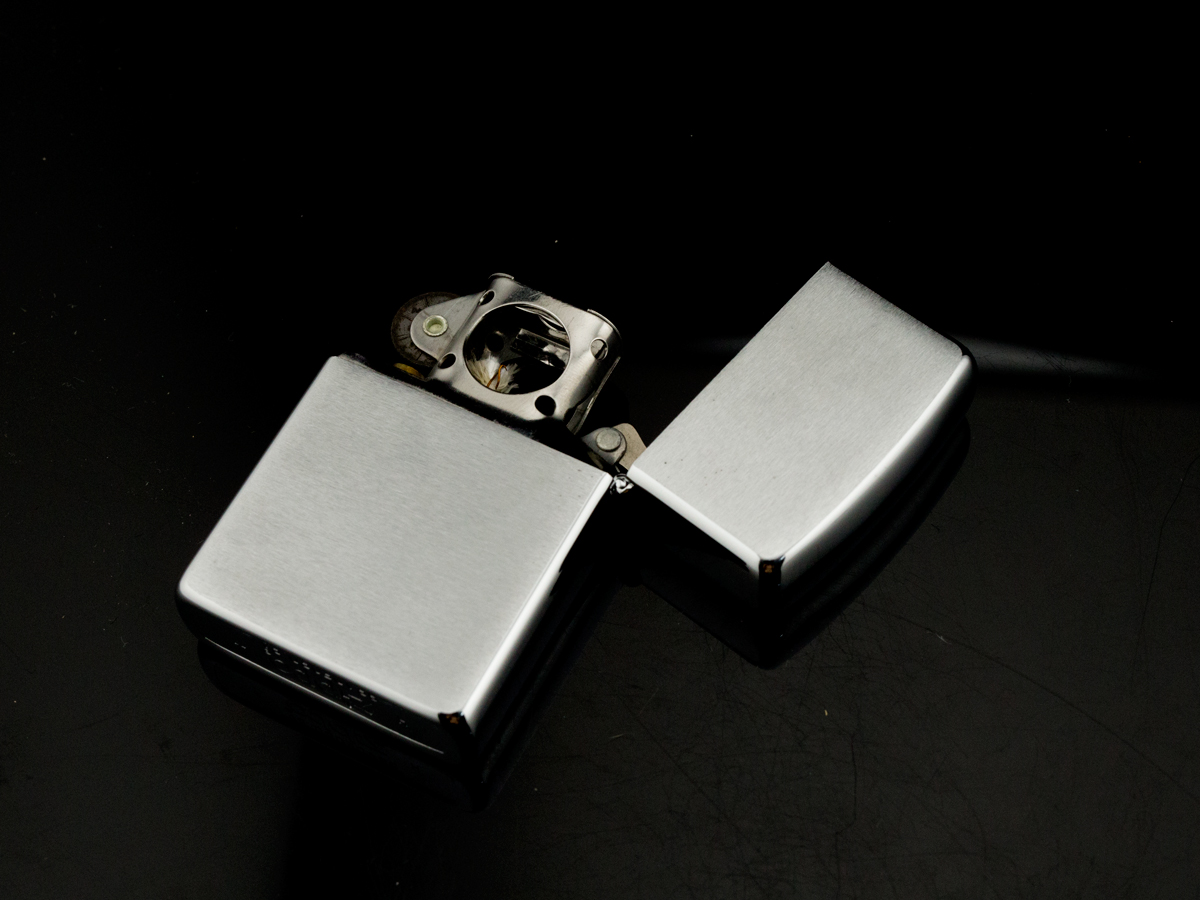 bat-lua-zippo-1989-hmp-magilligan-tau-trang