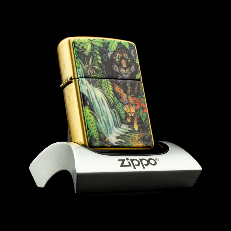 hop-quet-zippo-1995-mysteries-of-the-forest-solid-brass-bi-an-rung-xanh