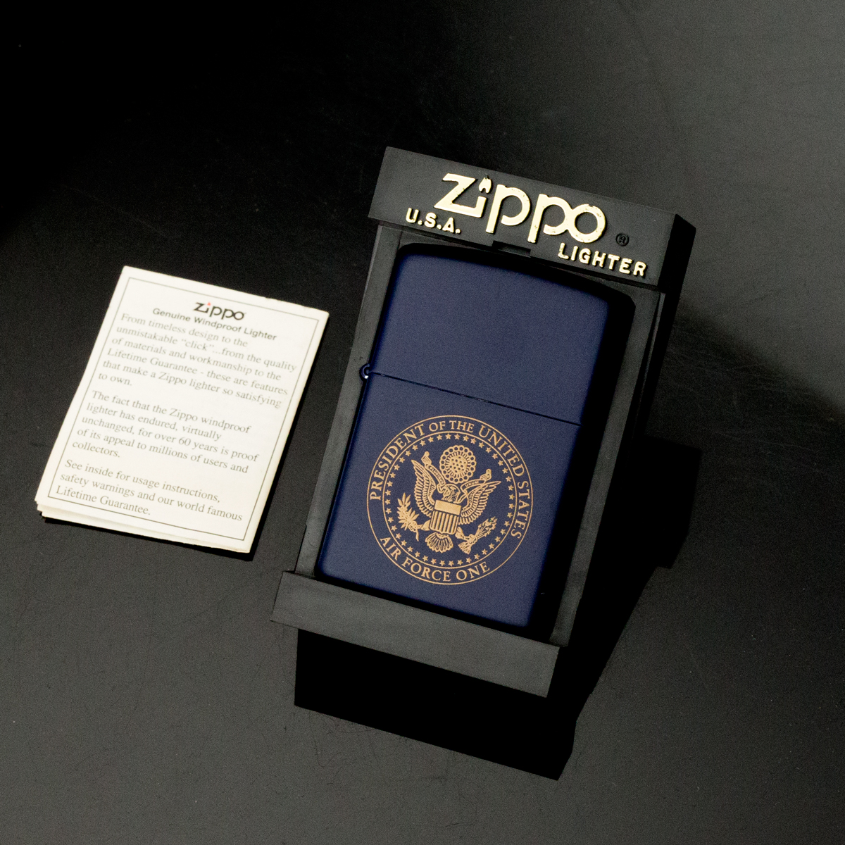 bat-lua-zippo-president-of-the-united-states-air-force-one-2004-chuyen-co-khong-luc-mot-tong-thong-my-son-tinh-dien-mau-xanh