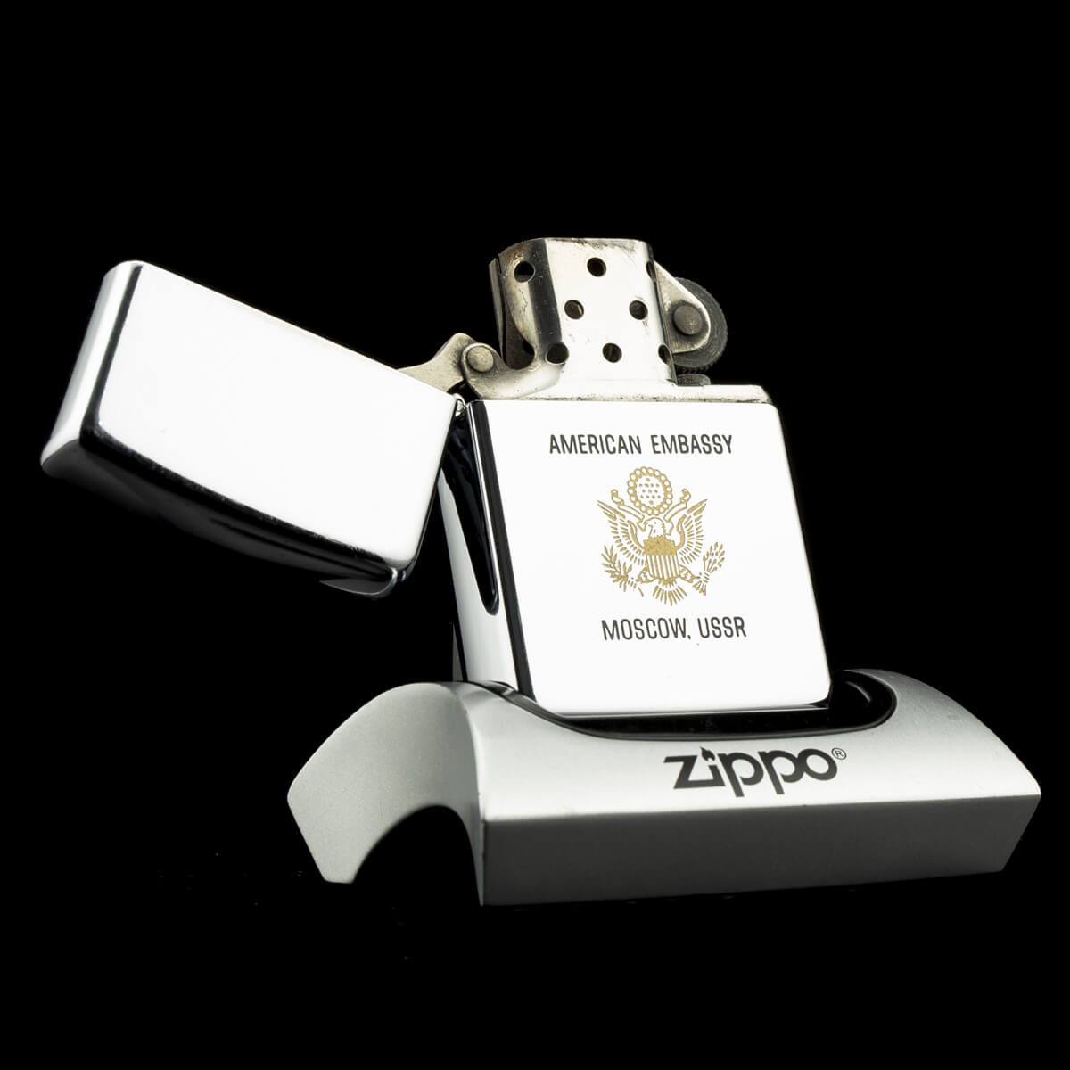 hot-quet-zippo-american-embassy-moscow-ussr-vi-1990-dai-su-quan-my-tai-lien-xo-rat-hiem-cu 