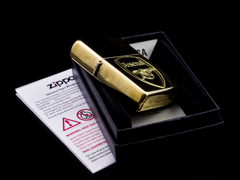 zippo-khac-hoa-tiet-cao-cap-cau-lac-bo-bong-da-logo-arsenal-dep-doc-la