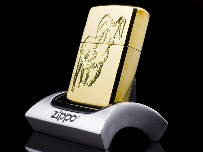 zippo-khac-cao-cap-may-man-phong-thuy-tuoi-mui-12-con-giap-tinh-te