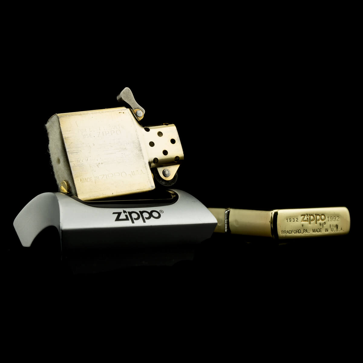 hot-quet-zippo-chu-nien-dong-nguyen-khoi-1932-1992-day-loi