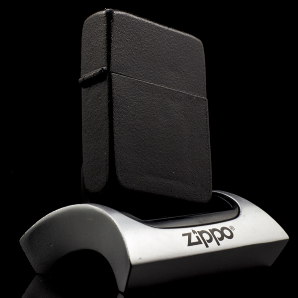 Zippo-co-black-crackle-1943-my