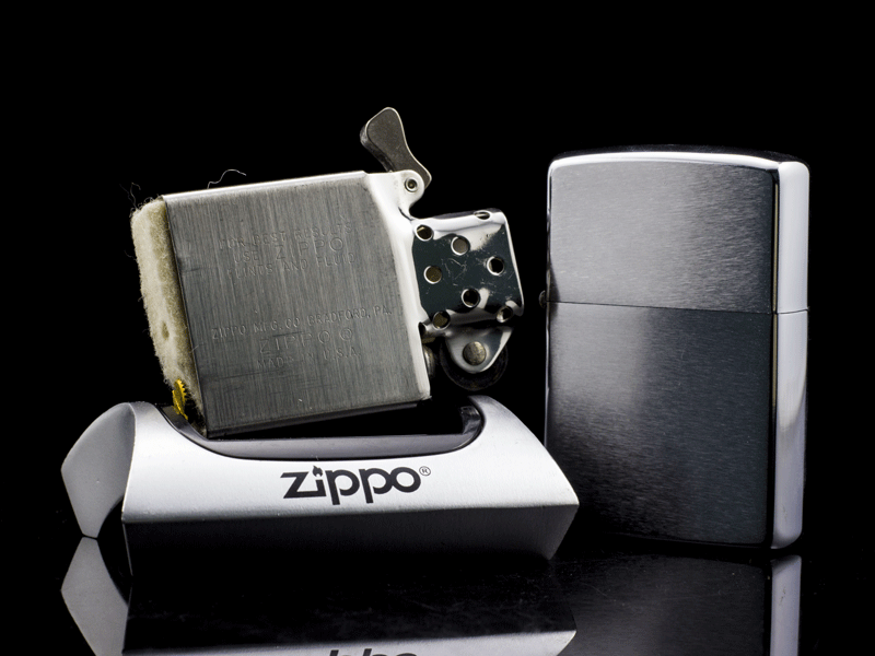 Zippo-Co-Brushed-Chrome-1-Gach-Thang-1973-chinh-hang-usa-my-xach-tay