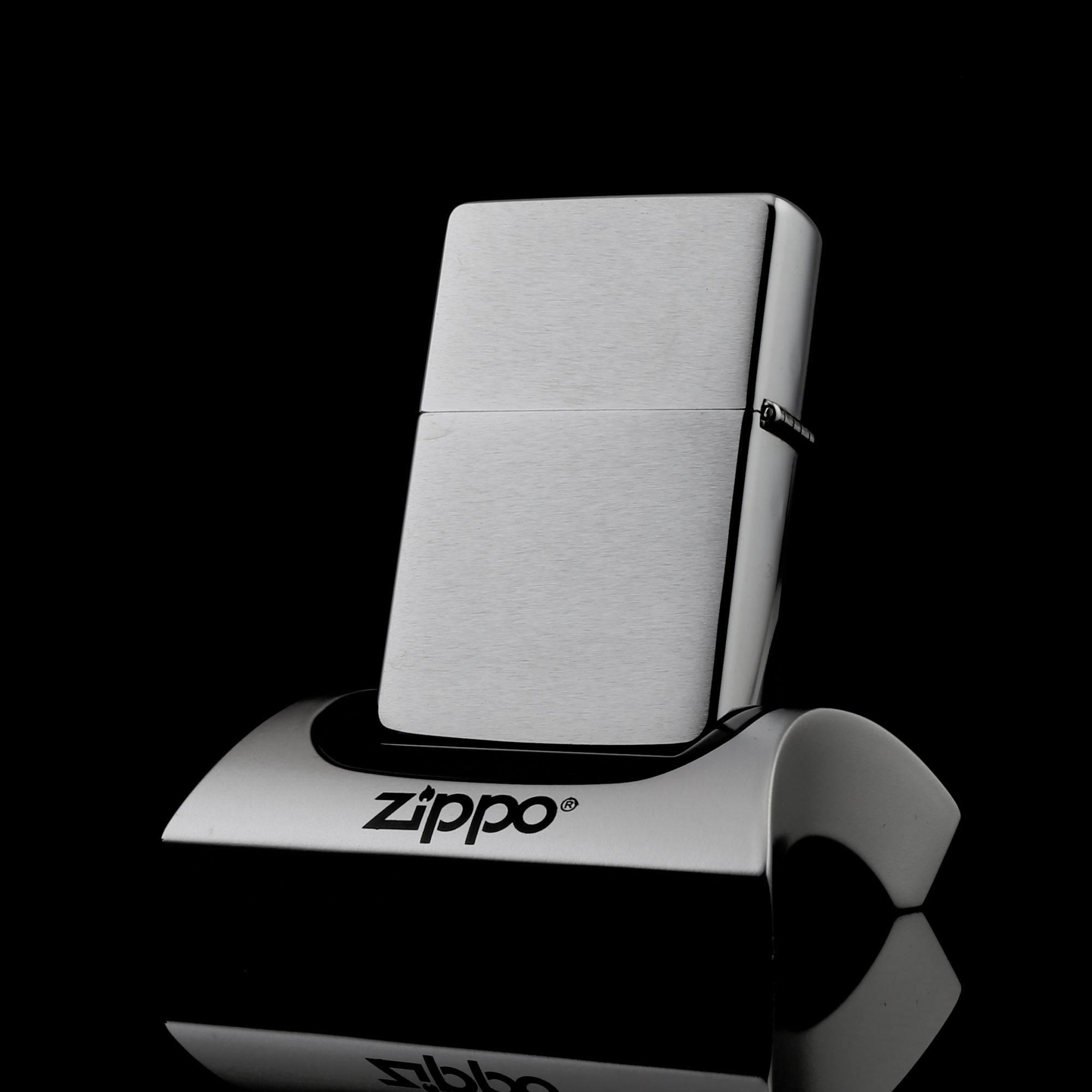 Zippo-ASPICE-DAKS-1989-phien-ban-vuong-dam-tay-cuc-dep-zippo-co-quy-hiem-la-ma-qua-tang-sep