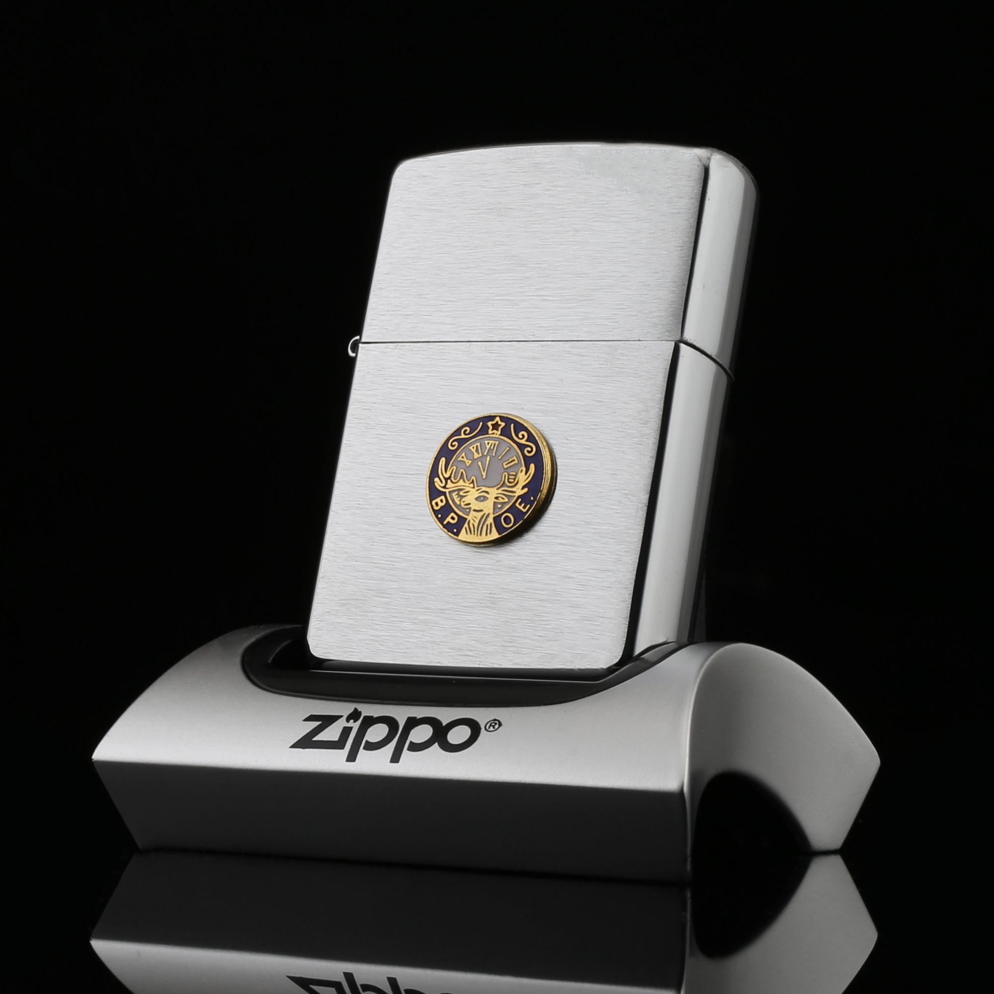 Zippo-la-ma-op-noi-emble-PPOE-XI-1995-chrome-van-ngang-dac-biet-dat-tien-nhat-the-gioi-sieu-hiem-doc-dao