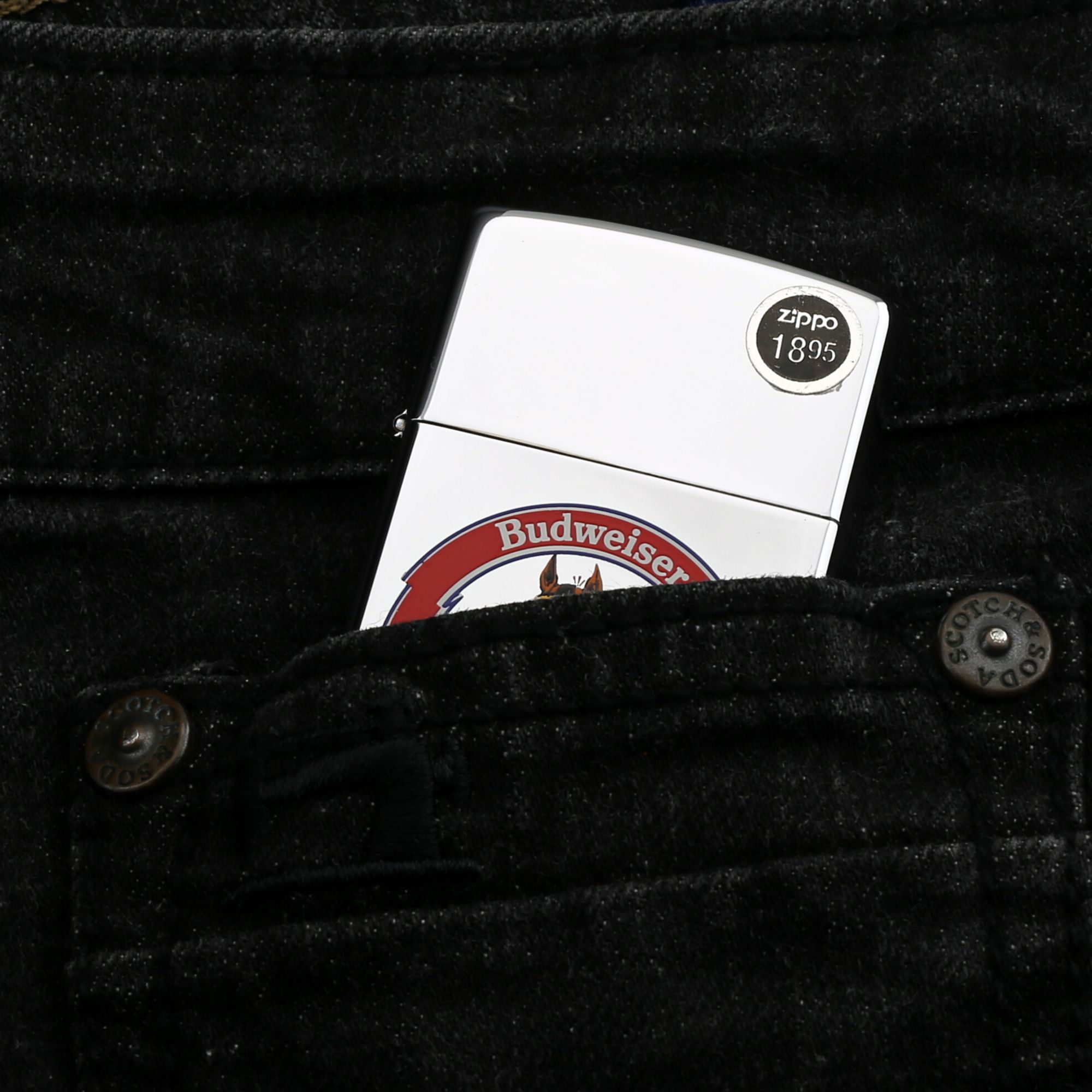 Zippo-hang-bia-BUDEWISER-CLYDESDALES-1995-XI-la-ma-co-dien-in-hinh-ngua-zippo-chat