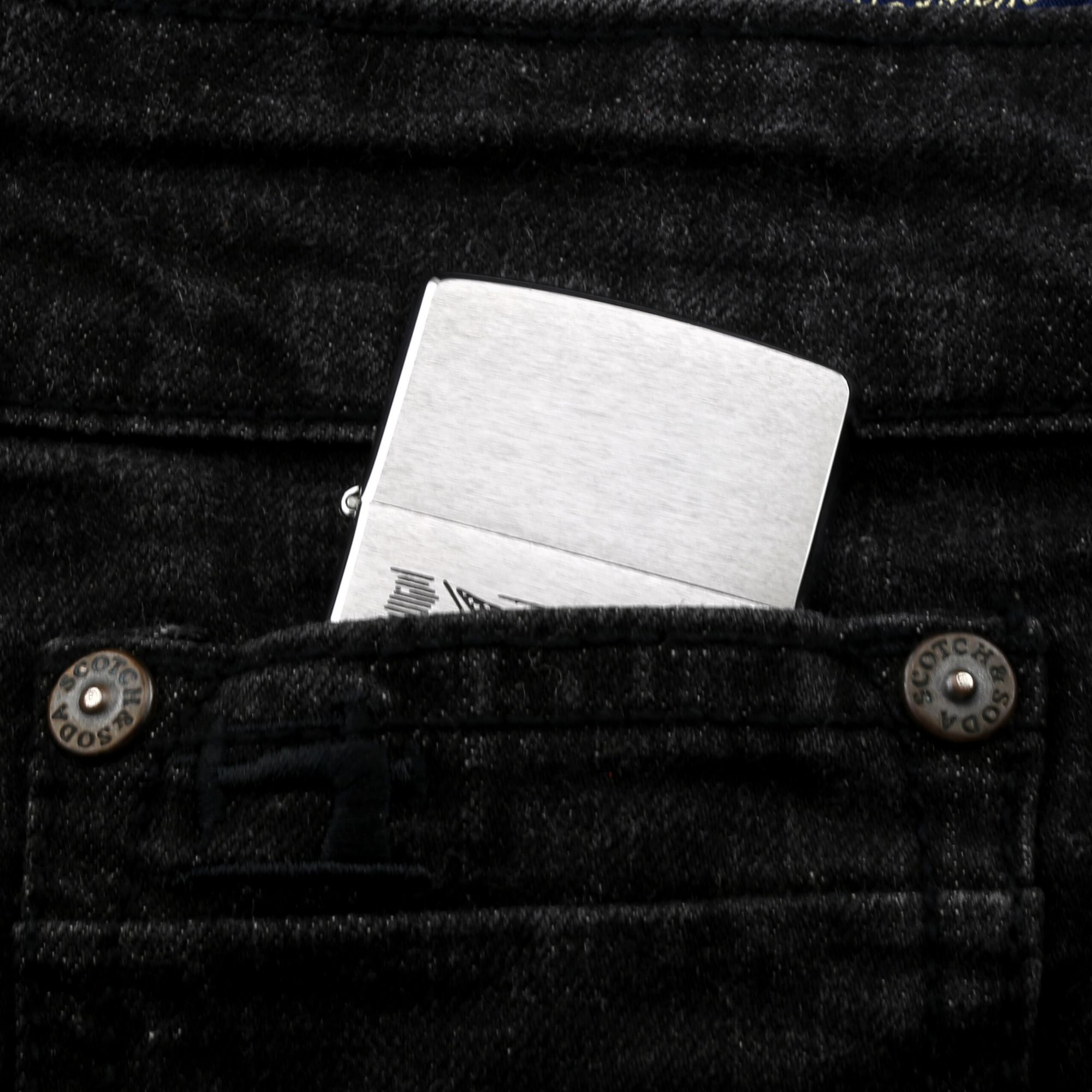 Zippo-US-ARMY-VICOTRY-XIII-1997-zippo-co-la-ma-chien-tranh-chinh-hang-my-100%-doc-la