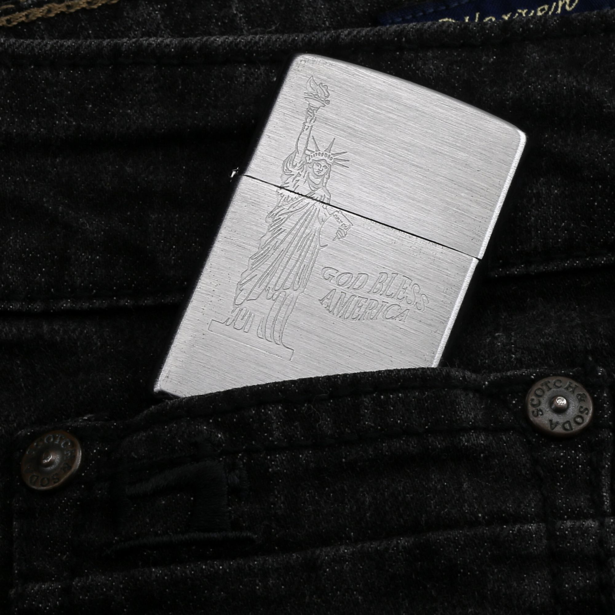 Zippo -GODBLESS-AMERICA-LIBERTY-BRUSHED-XIII-1997-tuopng-nu-than-tu-do-co-dien-chat-luong-cao