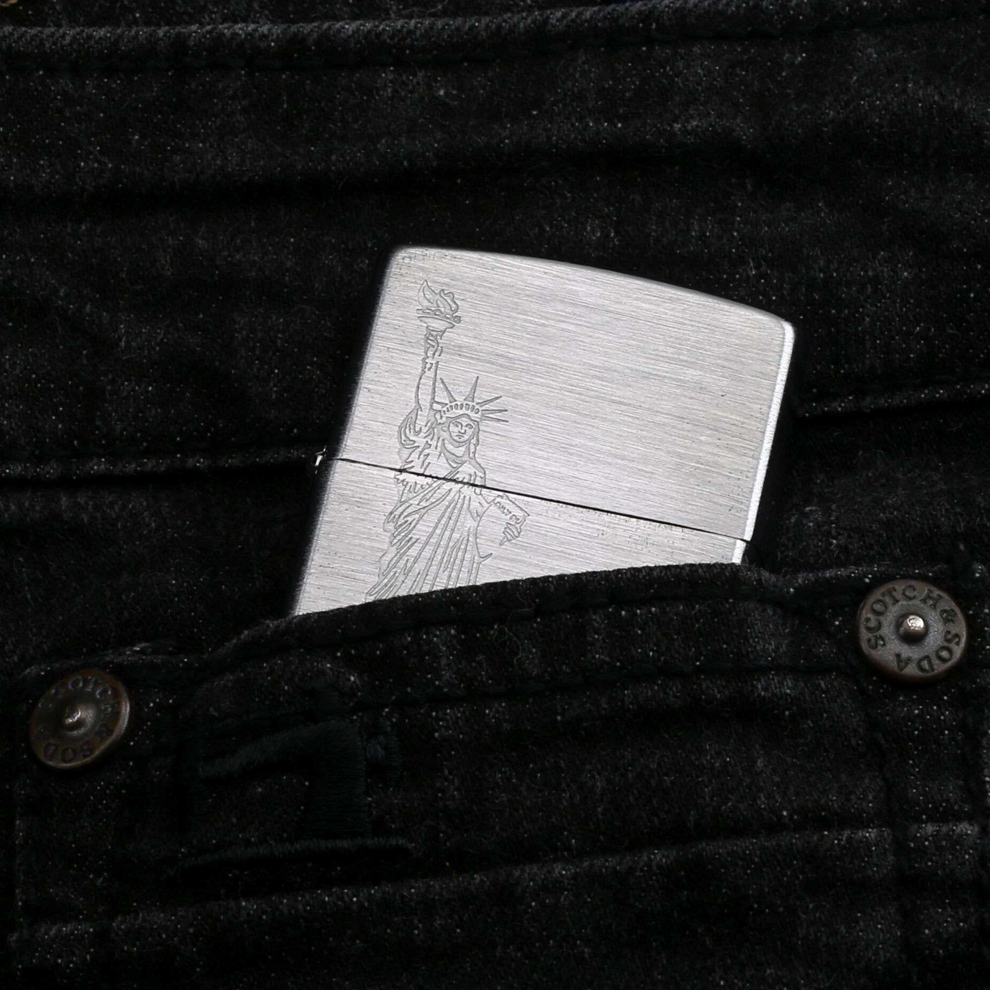 Zippo -GODBLESS-AMERICA-LIBERTY-BRUSHED-XIII-1997-tuopng-nu-than-tu-do-co-dien-phu-kien-dan-ong