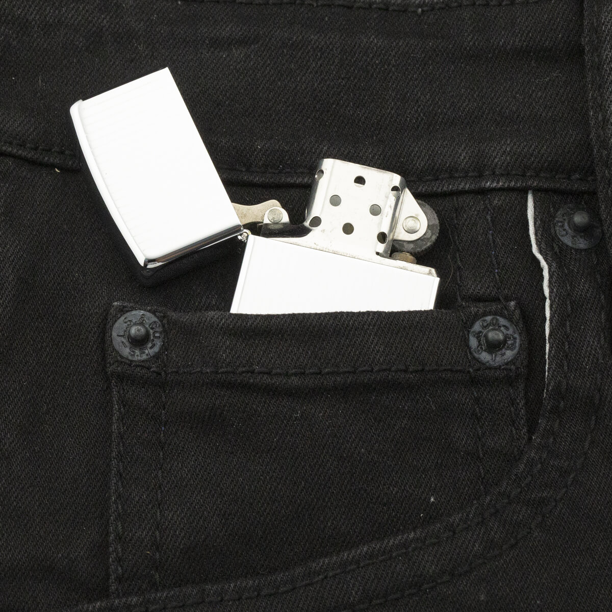 bat-lua-zippo-engine-tuned-1990-vi-soc-bong-o-trong-khac-ten