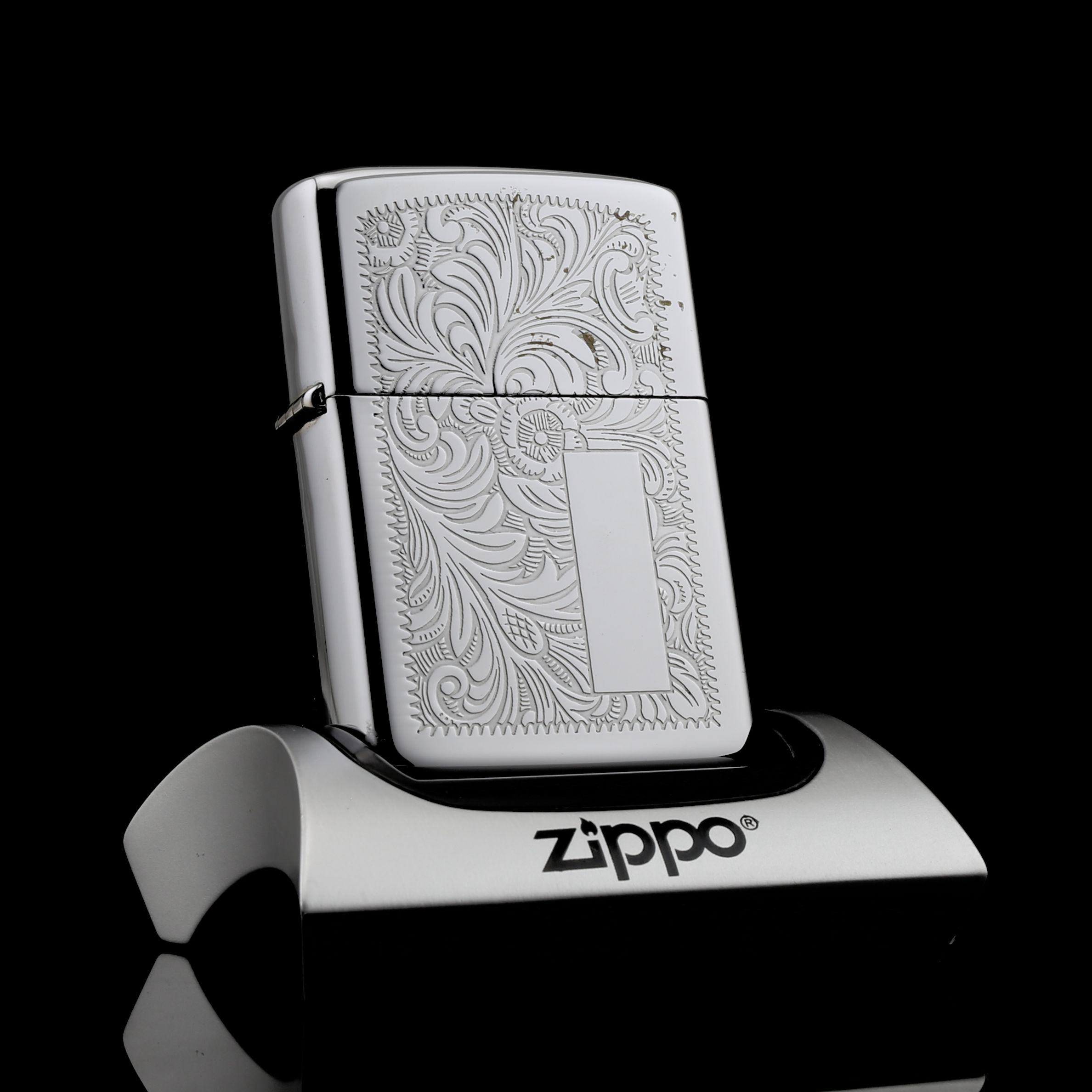 Zippo_Gach_Cheo_Venentian_1982-gia-tri-suu-tam-vuot-thoi-gian-sieu-hiem