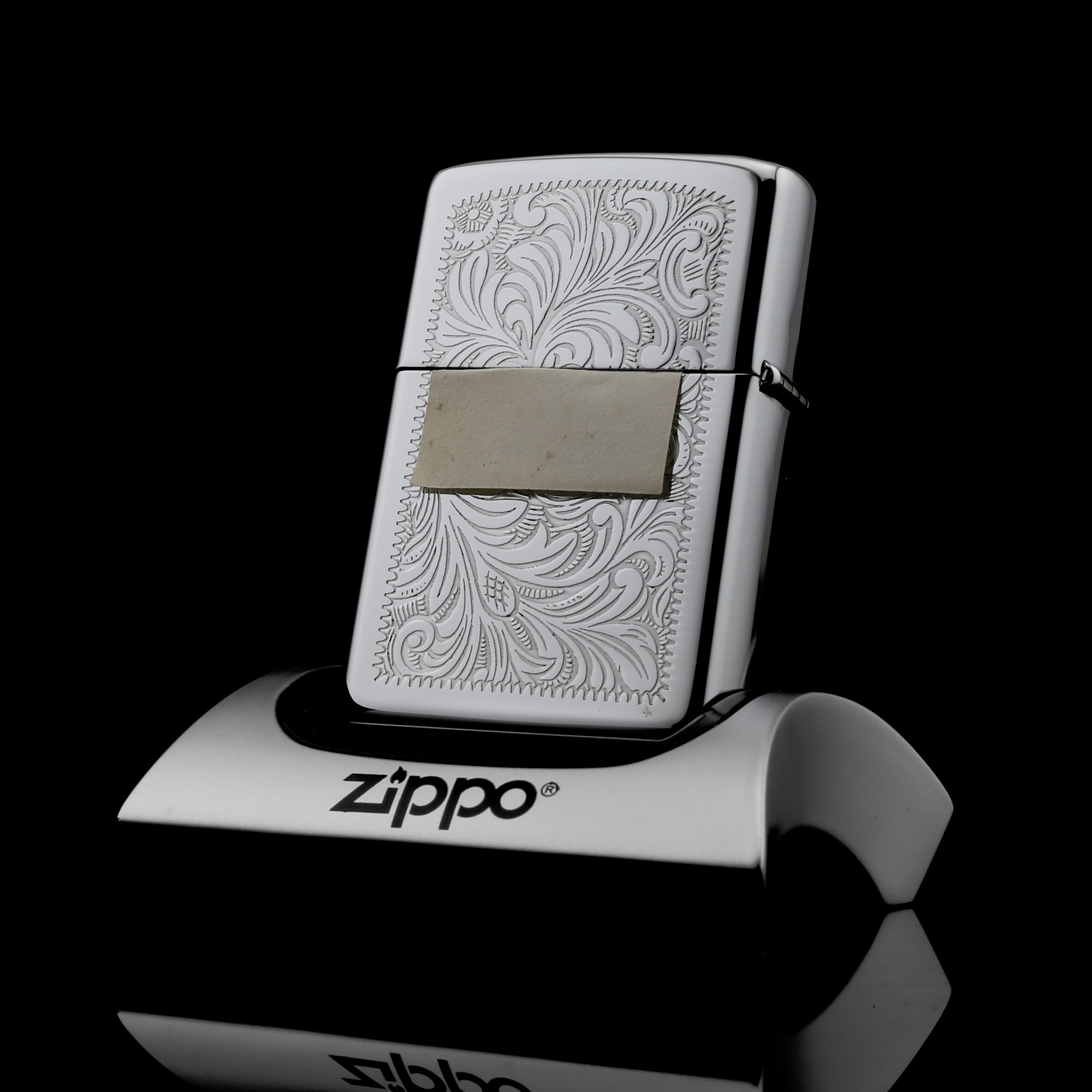 Zippo_Gach_Cheo_Venentian_1982-gia-tri-suu-tam-vuot-thoi-gian-sieu-hiem-tinh-te