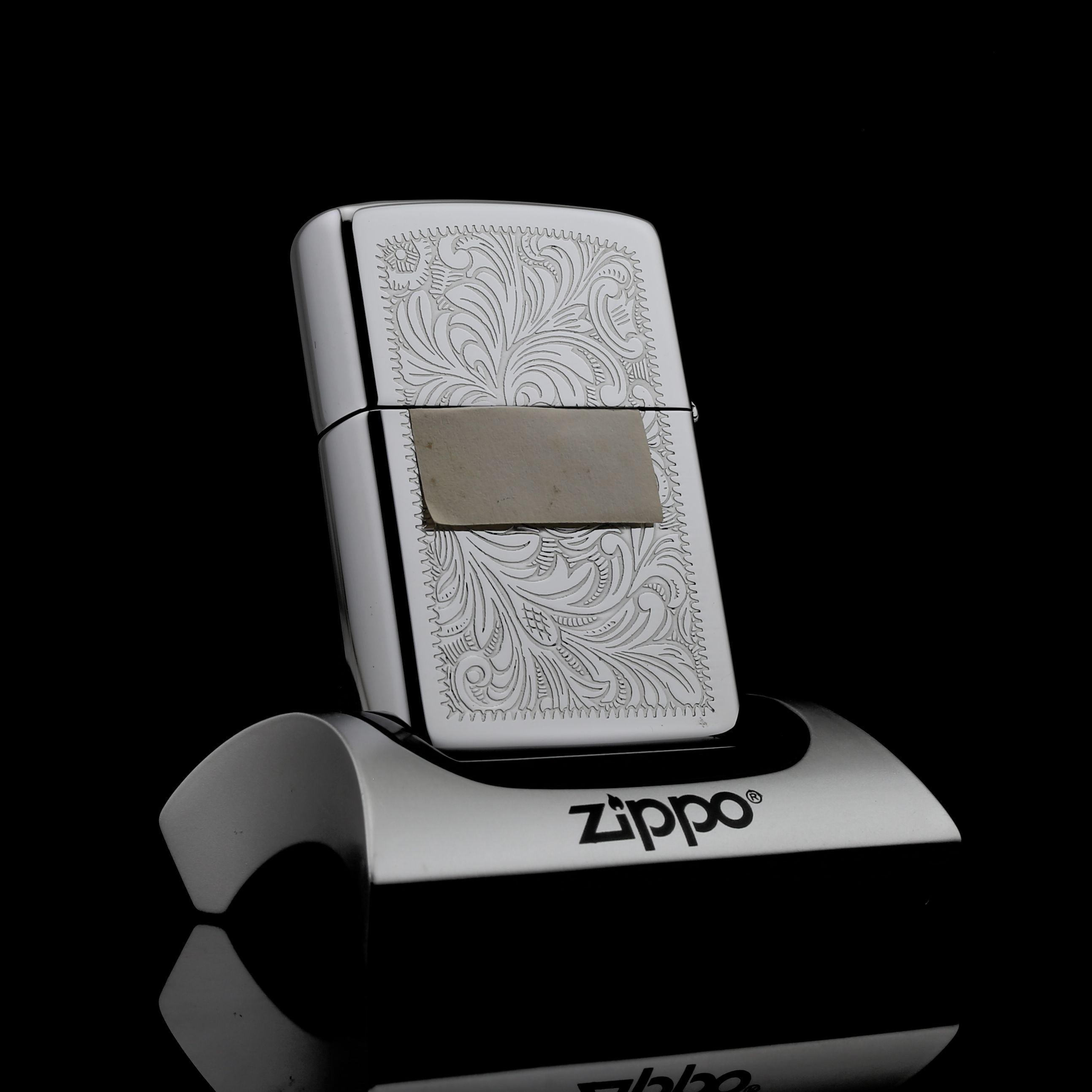 Zippo_Gach_Cheo_Venentian_1982-gia-tri-suu-tam-vuot-thoi-gian-sieu-hiem-doc-dao