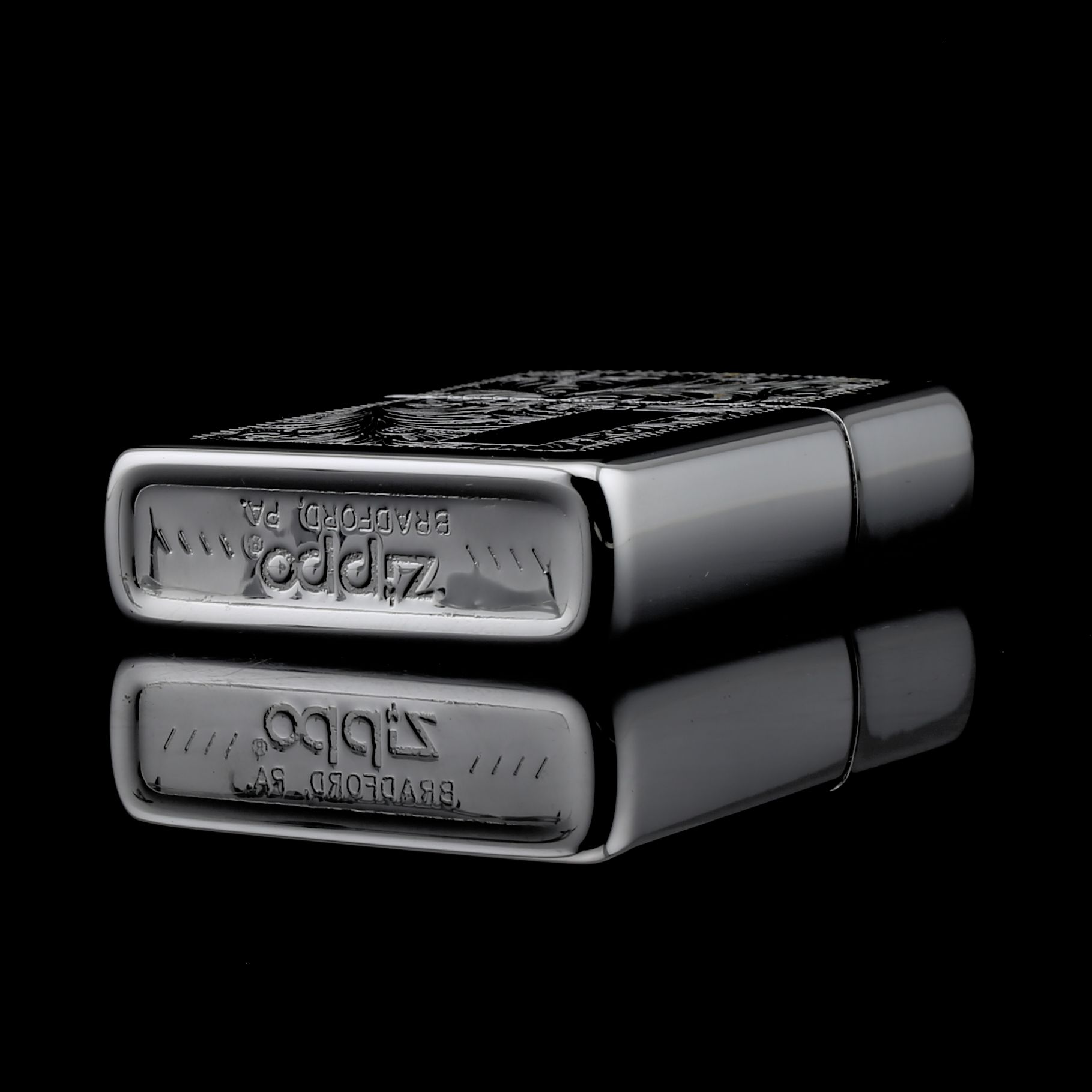 Zippo_Gach_Cheo_Venentian_1982-gia-tri-suu-tam-vuot-thoi-gian-sieu-hiem-gach-cheo-8-gach