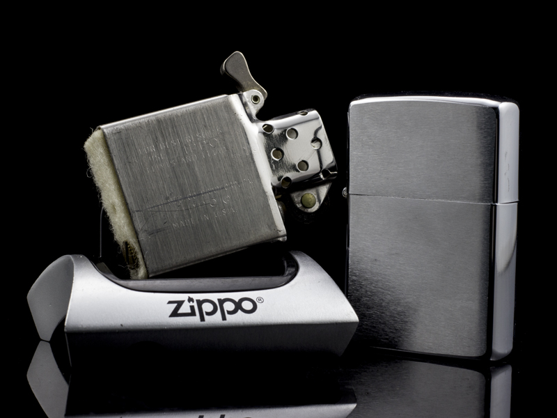 Zippo Cổ Brushed Chrome 1971 3 Gạch Thẳng-qui-phai