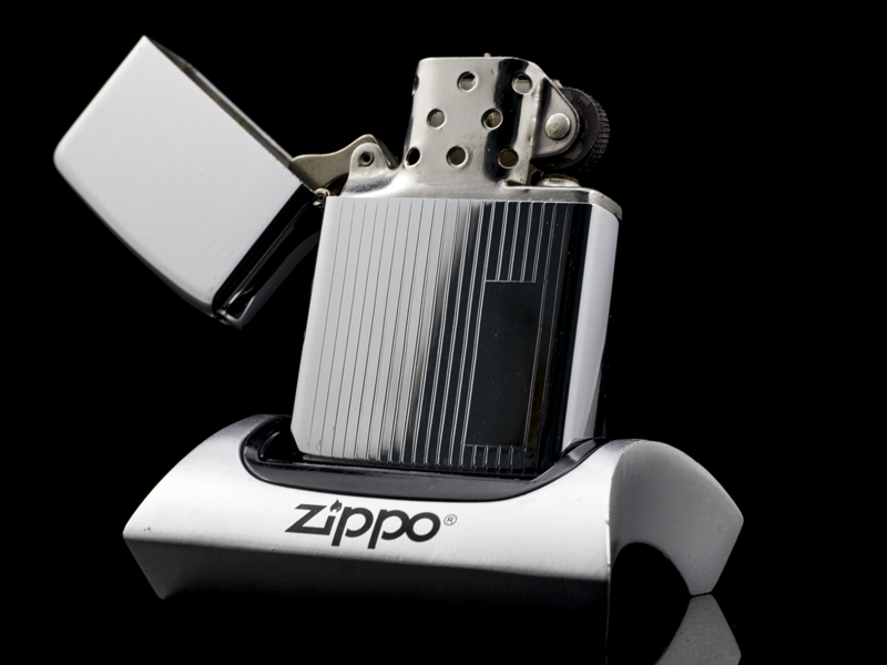 zippo-co-engime-turn-8-gach-1974-xach-tay