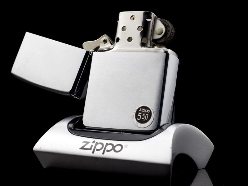 zippo-co-brushed-chrome-2-gach-1980-dep