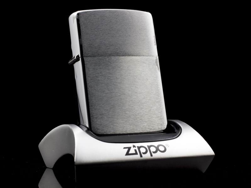 Zippo-brushed-chrome-4-gach-1986-chinh-hang