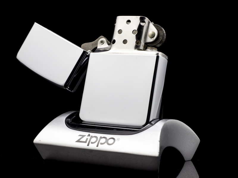 Zippo-high-polish-chrome-8-gach-1982-chinh-hang