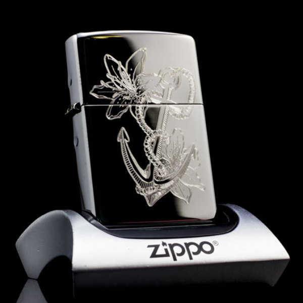 Zippo Phong Thủy Khắc Mỏ Neo Và Hoa Loa Kèn chất lượng cao