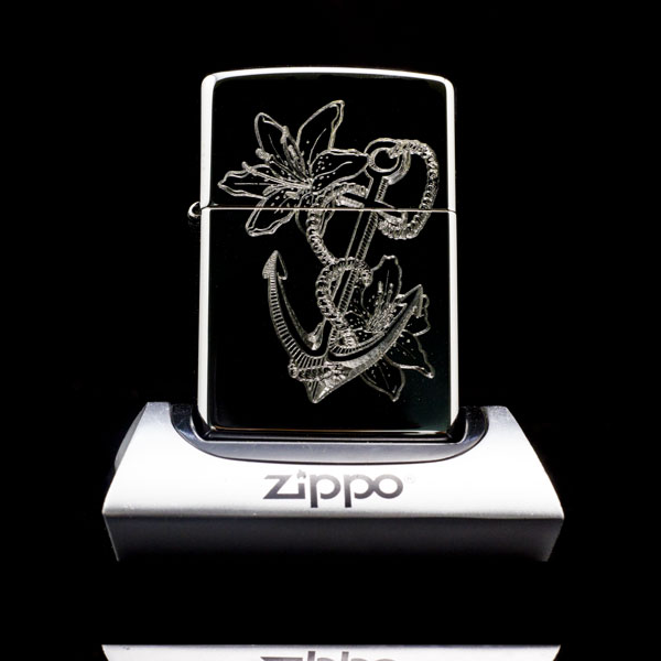 Zippo Phong Thủy Khắc Mỏ Neo Và Hoa Loa Kèn cao cấp