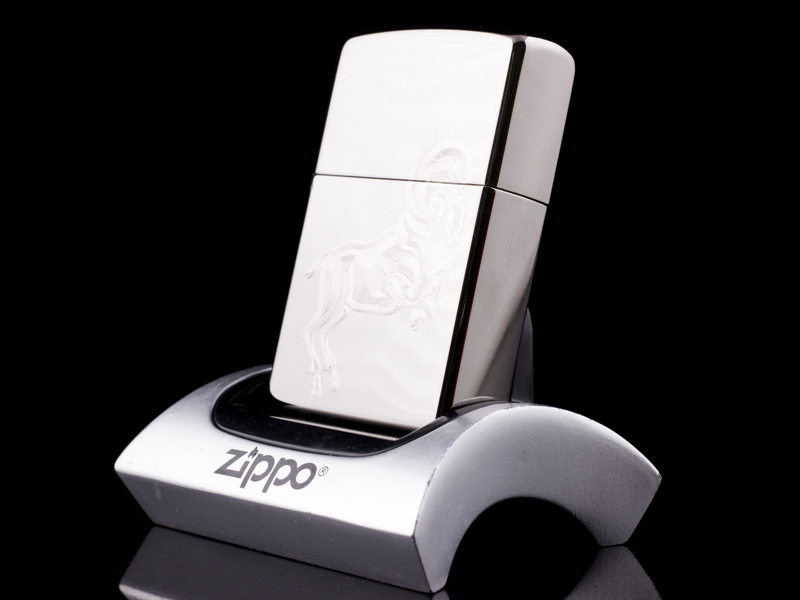 Zippo Khắc Ất Mùi cao cấp