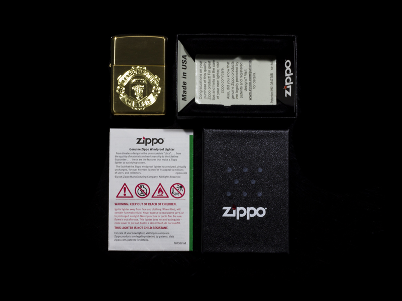 zippo-khac-cao-cap-Zippo-Logo-Manchester-United-hang-chinh-hang-my-XACH-TAY