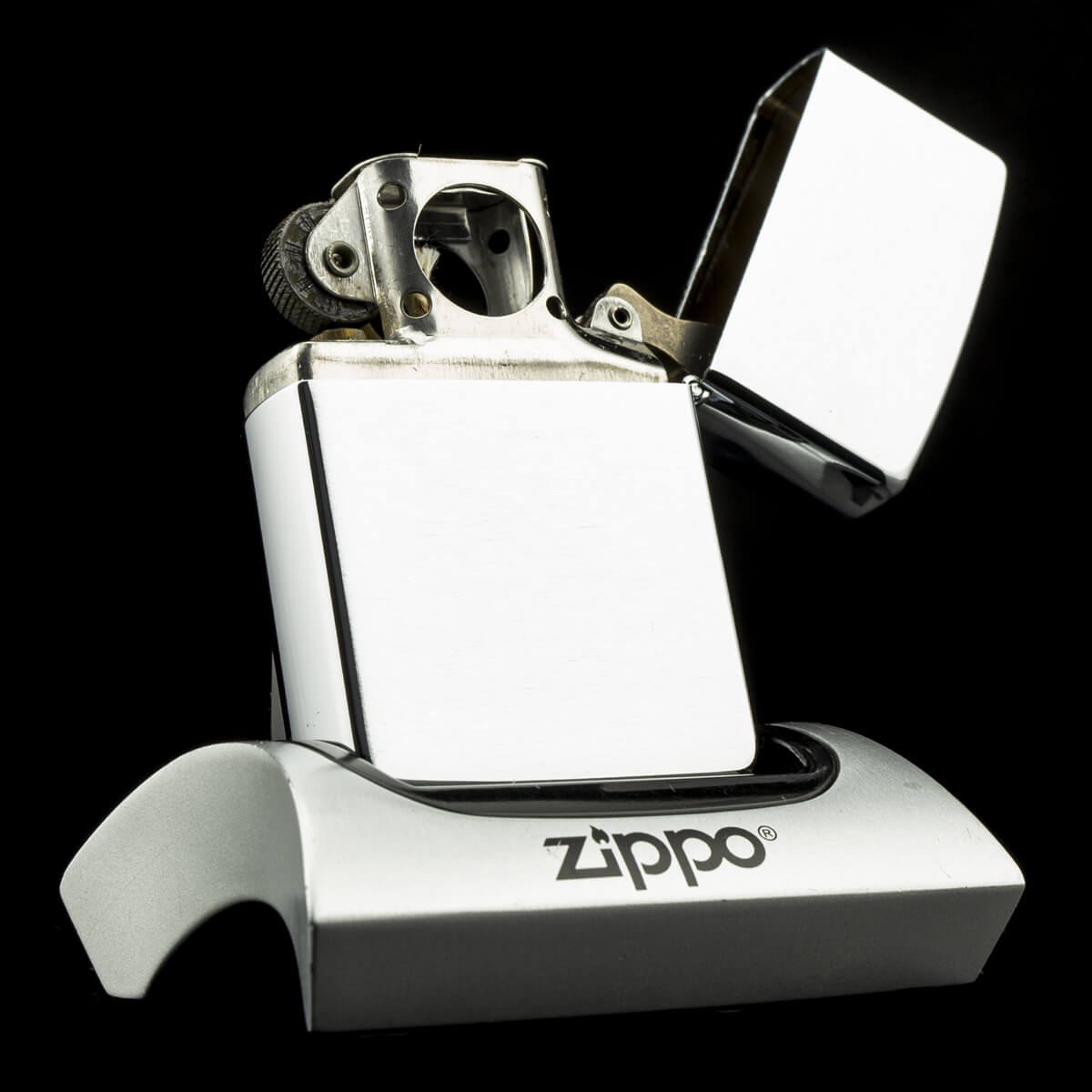 bat-lua-zippo-pipe-brushed-chrome-1992-viii-tau-trang-nham-zippo-hut-dieu-cay