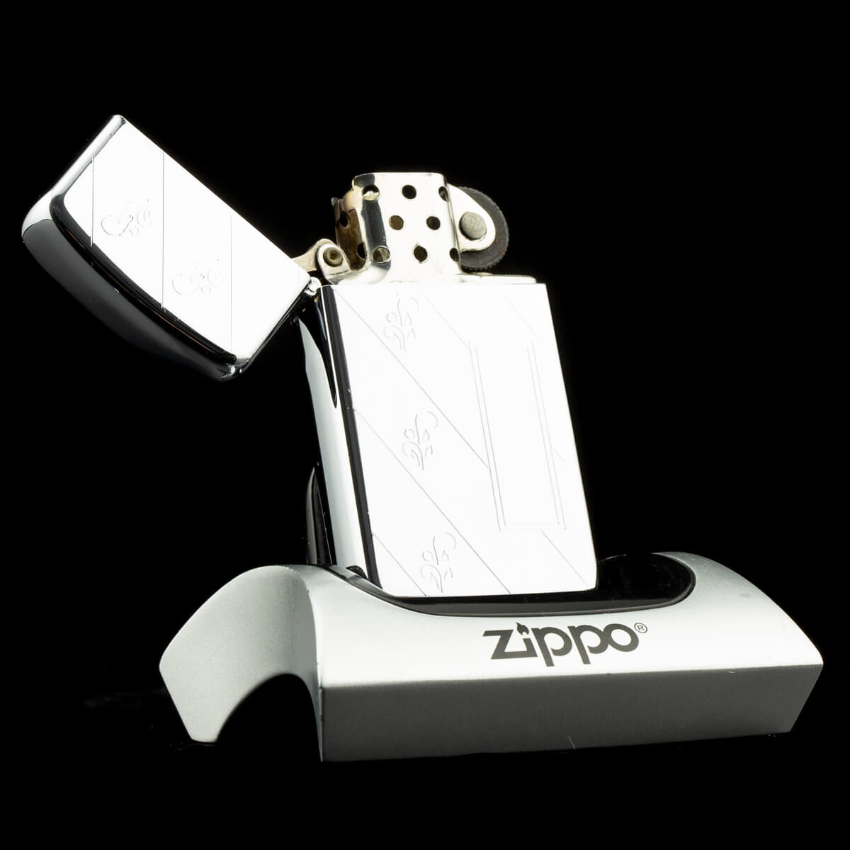 hot-quet-zippo-slim-floral-1965-hoa-van-1-mat