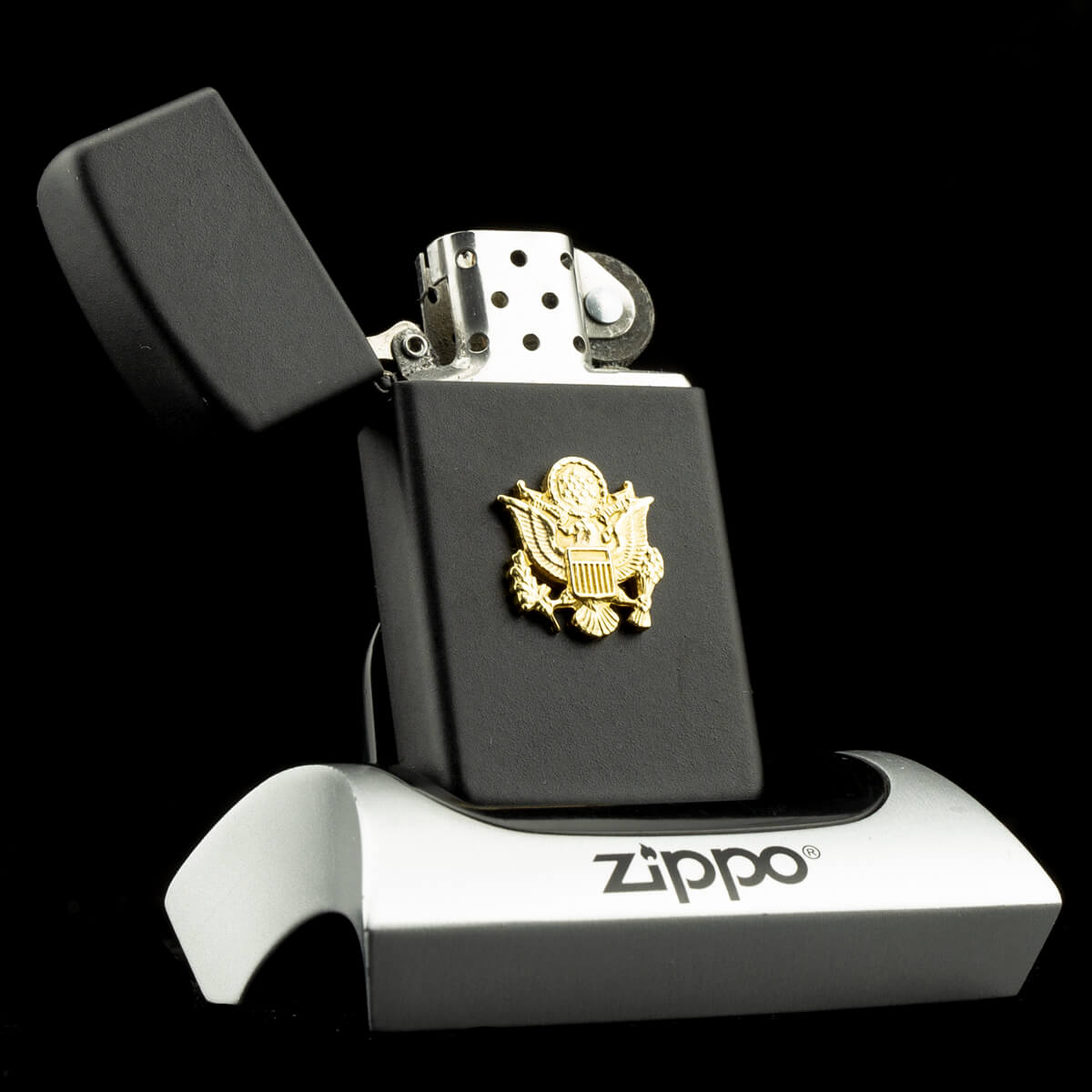 bat-lua-zippo-slim-us-army-emlem-black-matte-1932-1991-chu-nien-op-logo-quan-doi-my-son-tinh-dien-mau-den