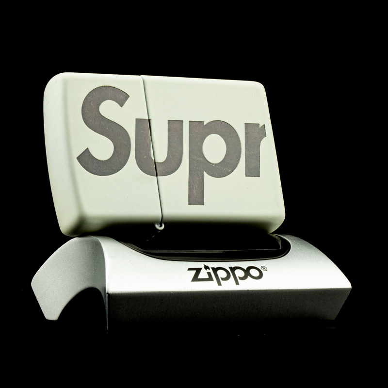 hop-quet-zippo-supreme-ss20-glow-in-the-dark--phat-sang-trong-dem